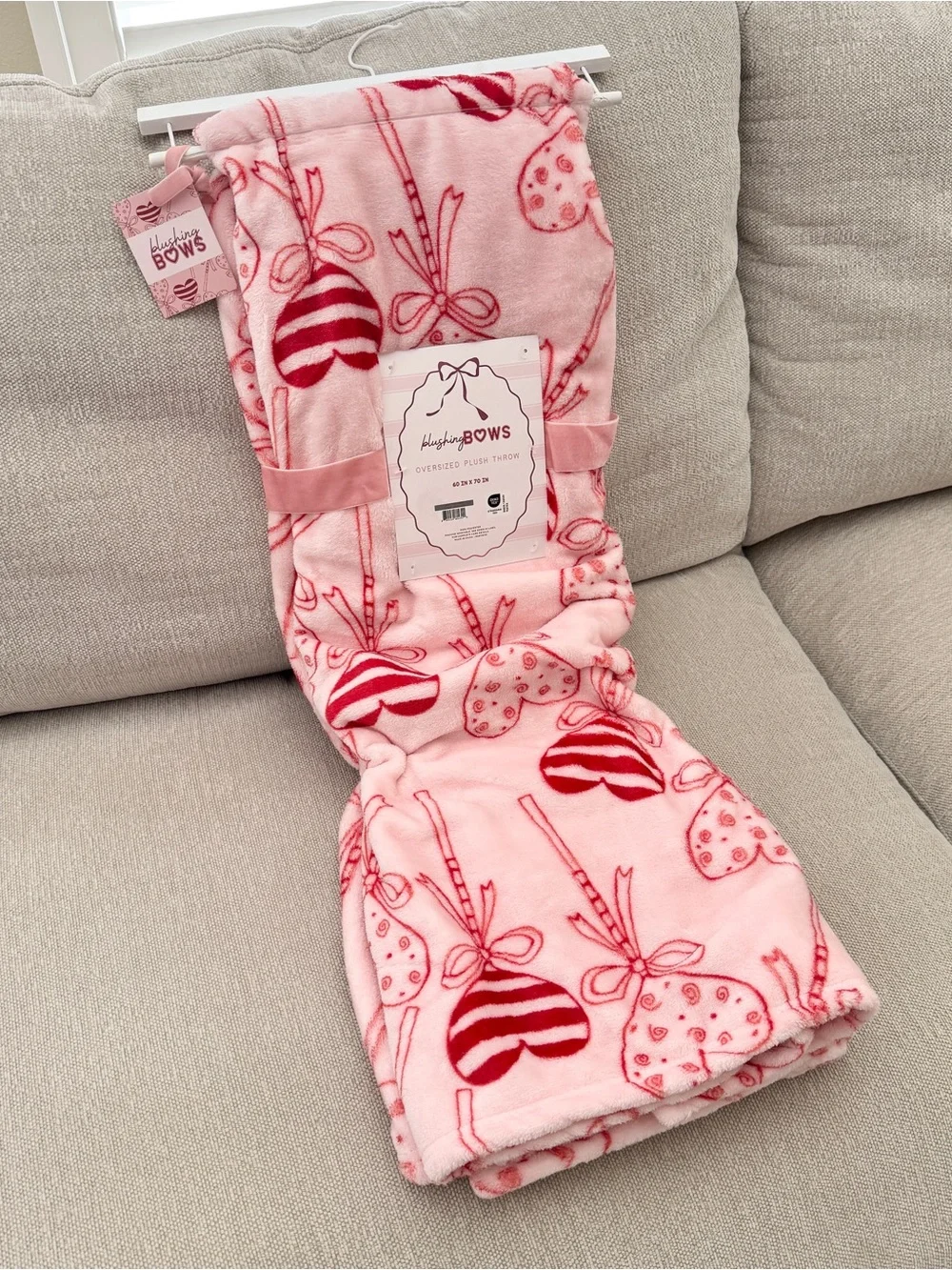 Blushing Bows Pink Plush Ornament-Print Throw Blanket